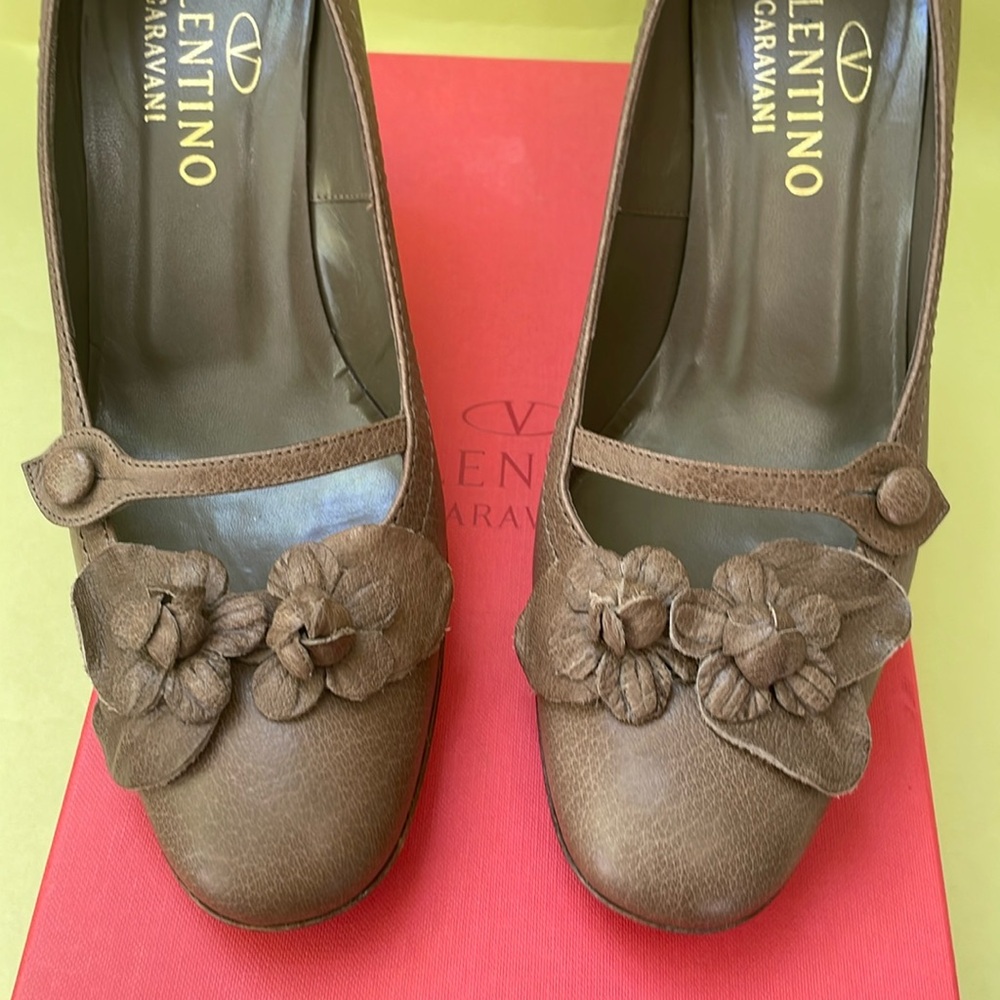 Vintage dark tan Valentino Garavani leather shoes in original box